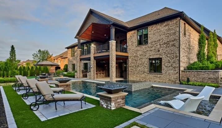 Outdoor Kitchen & Entertainment Area